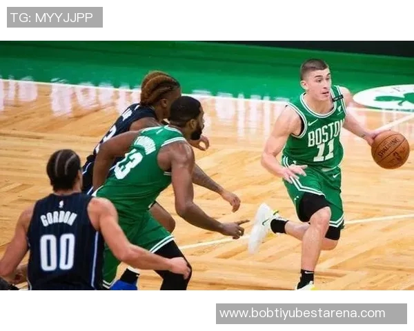 普理查德半场表现出色8投5中三分球命中率高达667贡献12分1篮板3助攻